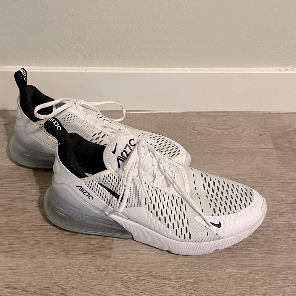 Like New Nike Air Max 270 women’s size 10!